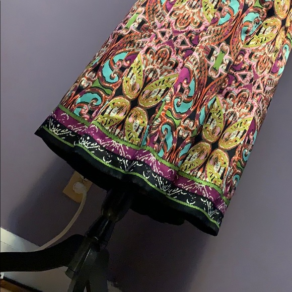 Beautiful print skirt - Picture 3 of 4